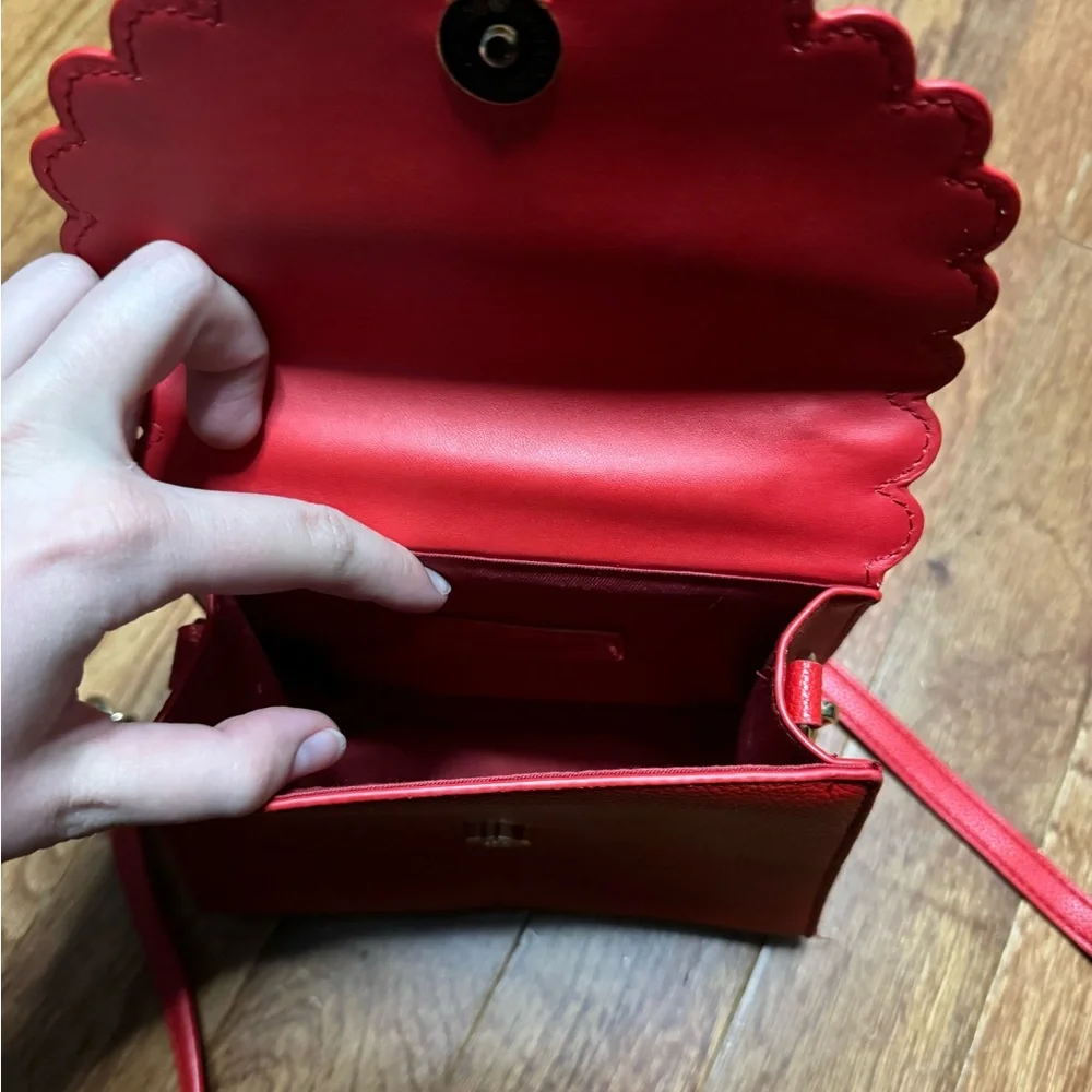 Red purse - Picture 2 of 3